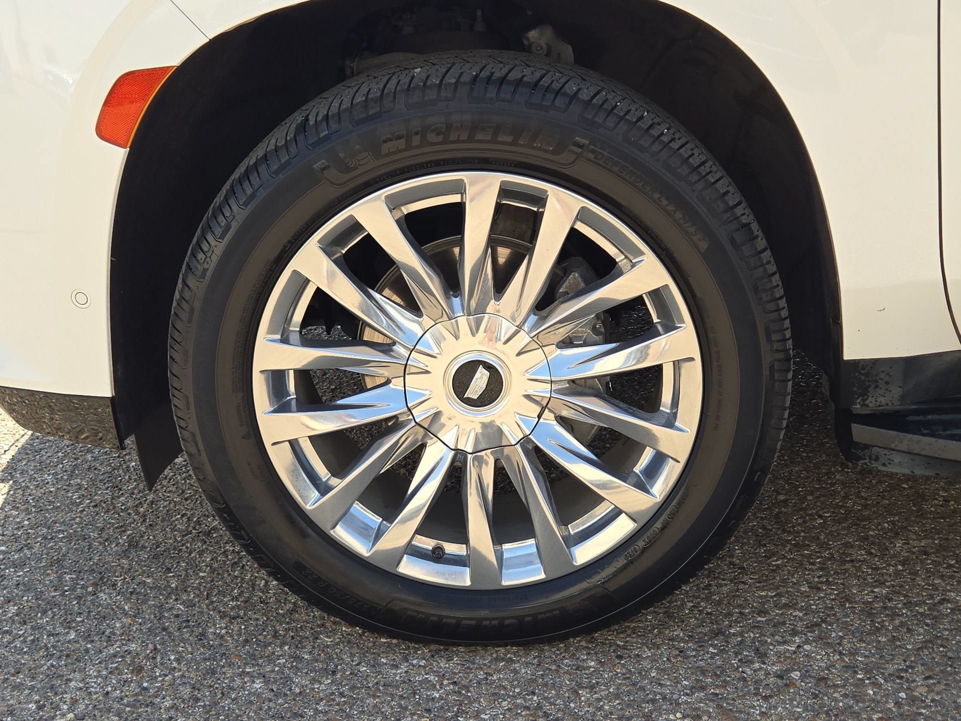 Used 2022 Cadillac Escalade ESV Premium Luxury AWD/4WD image 11