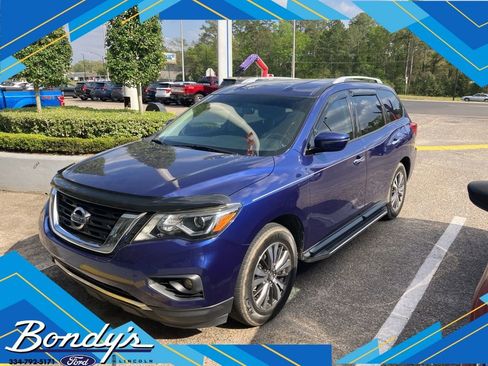 Used 2019 Nissan Pathfinder SV image 1