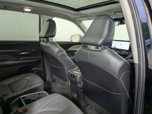 Used 2024 Toyota Grand Highlander Platinum image 25