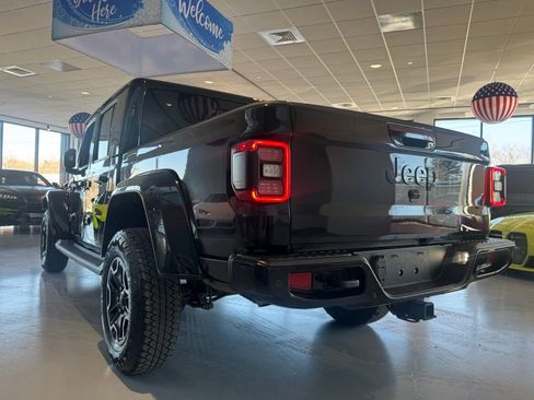 Used 2023 Jeep Gladiator Overland image 4