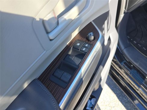 Used 2021 Toyota Sienna LE image 19