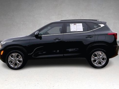 Certified 2024 Kia Seltos S image 3