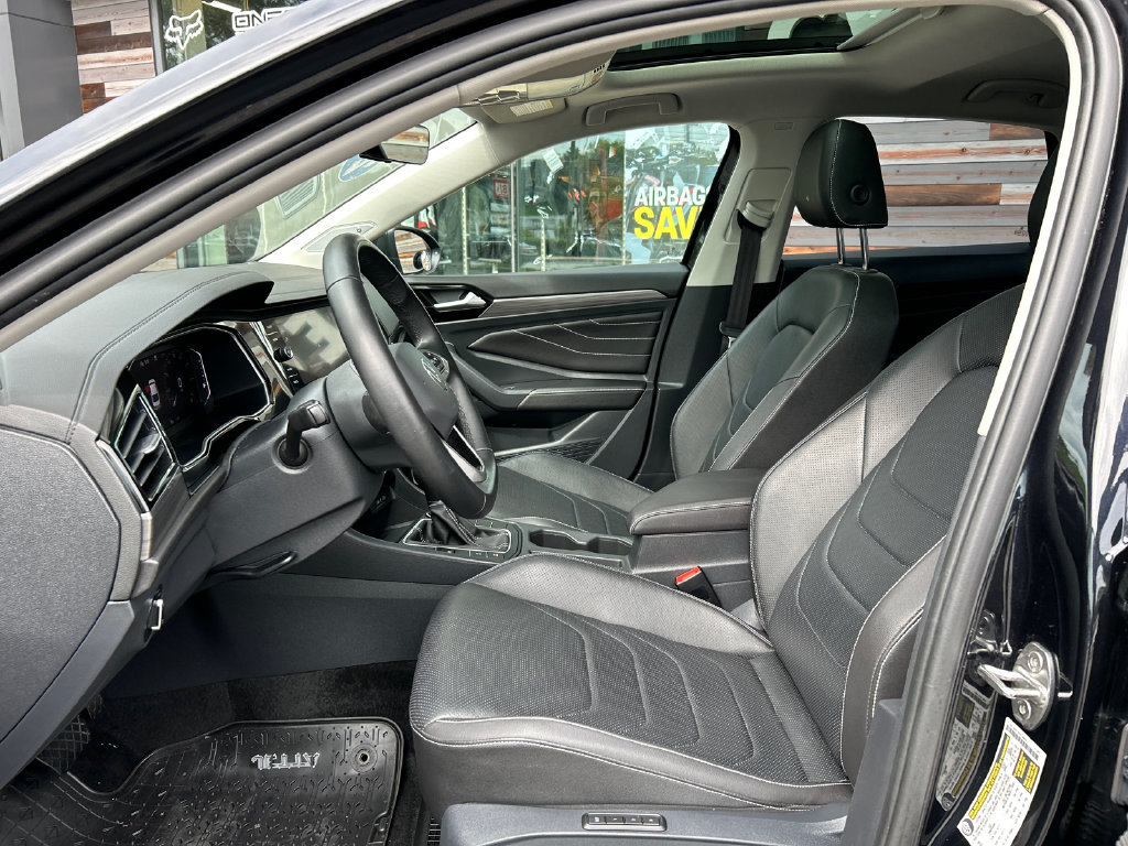 Used 2024 Volkswagen Jetta SEL FWD image 22