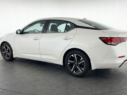 Used 2025 Nissan Sentra SV image 6