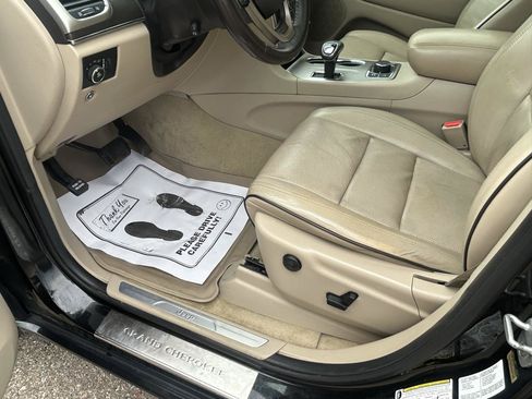 Used 2014 Jeep Grand Cherokee Overland w/ Mopar Chrome Edition Group AWD/4WD image 10