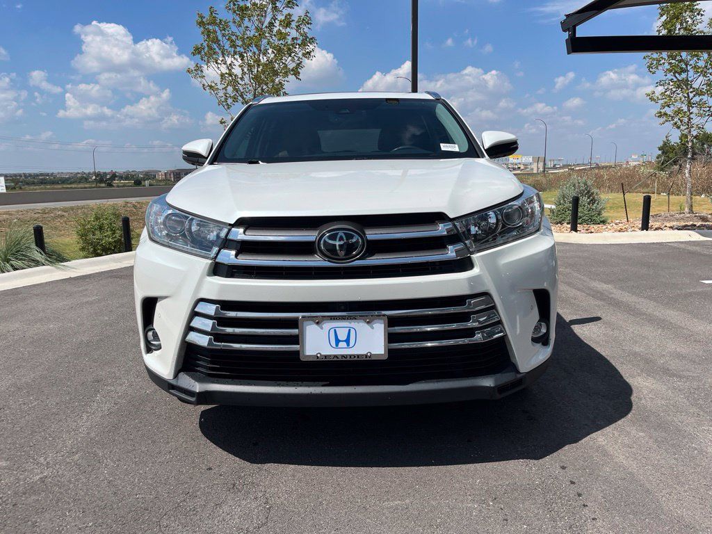 Used 2019 Toyota Highlander Limited Platinum AWD/4WD image 2