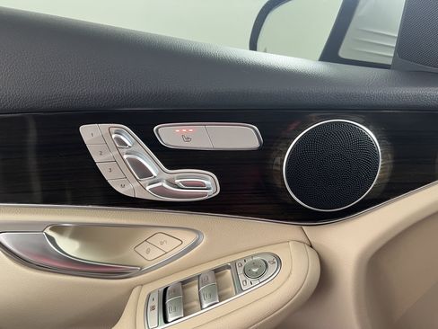 Used 2022 Mercedes-Benz GLC 300 image 21