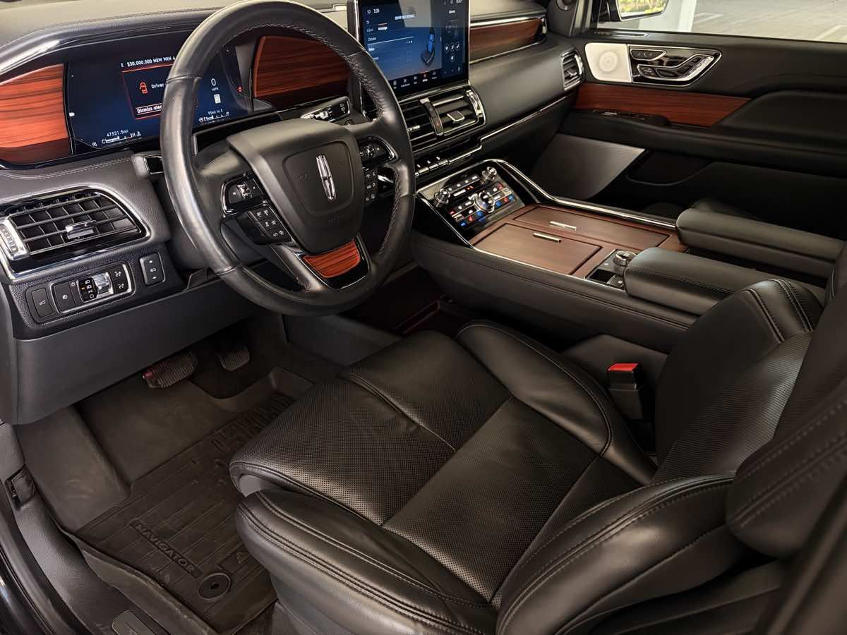 Used 2024 Lincoln Navigator Reserve AWD/4WD image 14