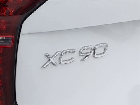 New 2025 Volvo XC90 B5 Plus w/ Protection Package Premier image 12