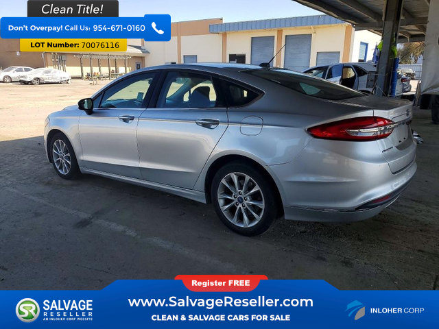Used 2017 Ford Fusion SE FWD image 3