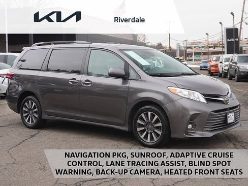 Used 2018 Toyota Sienna XLE w/ XLE Navigation Package image 1