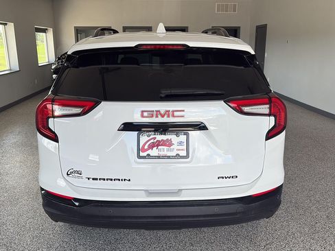 Used 2024 GMC Terrain SLT w/ Infotainment Package II AWD/4WD image 3