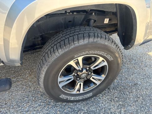 Used 2017 Toyota Tacoma TRD Sport w/ Tow Package (A/T) image 17