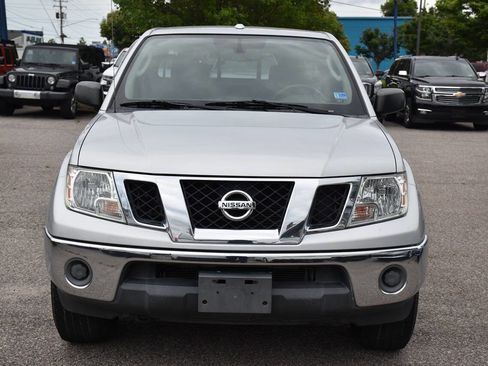 Used 2011 Nissan Frontier SV w/ SV Premium Utility Pkg AWD/4WD image 2