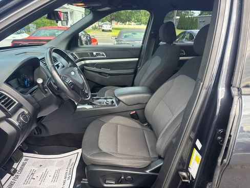 Used 2017 Ford Explorer XLT AWD/4WD image 9