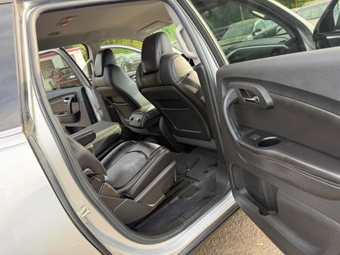 Used 2011 Chevrolet Traverse LT image 15