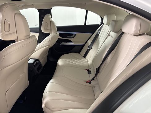 Certified 2025 Mercedes-Benz E 350 4MATIC Sedan image 17