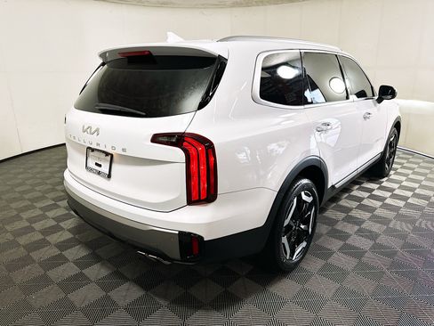 Used 2025 Kia Telluride S FWD image 3