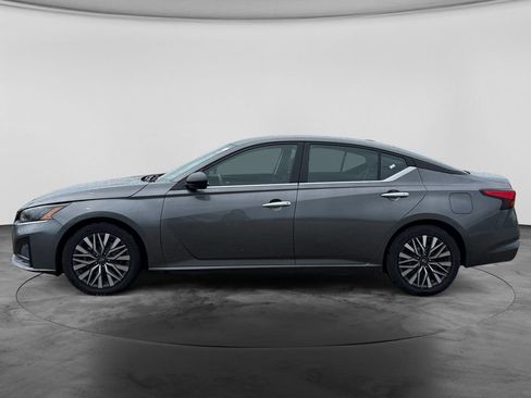 Used 2025 Nissan Altima 2.5 SV FWD image 5