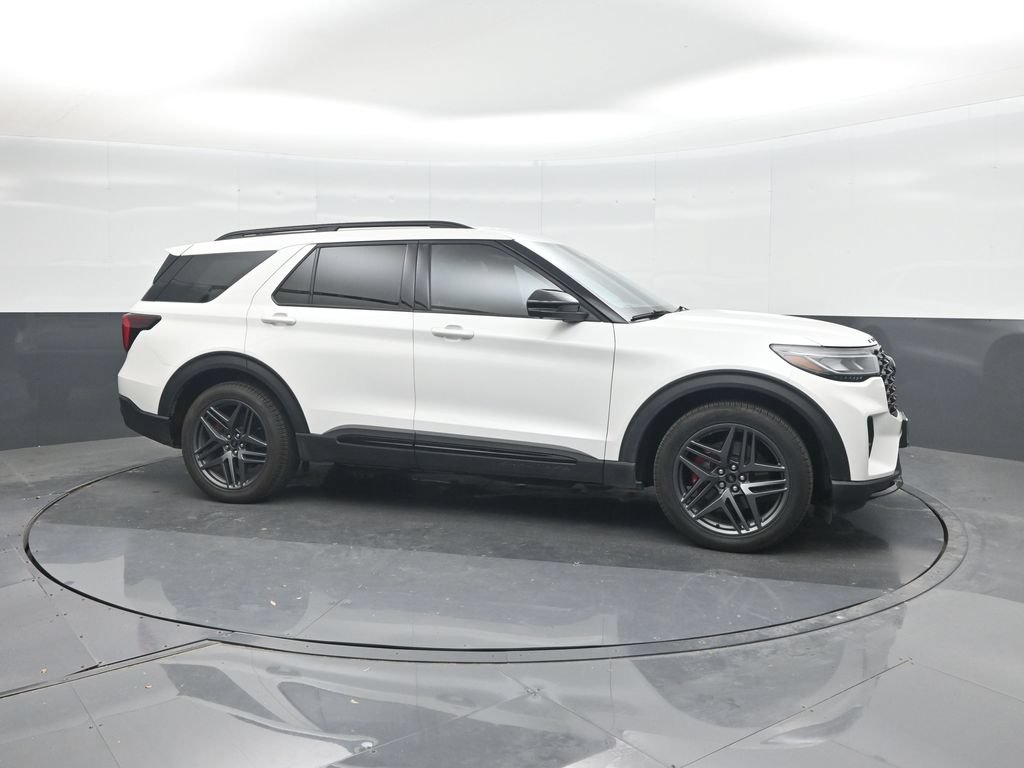 Used 2025 Ford Explorer ST RWD image 11