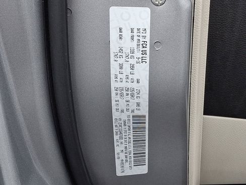 Used 2017 Chrysler Pacifica Touring w/ Tire & Wheel Group image 27