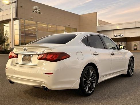 Certified 2019 INFINITI Q70 Luxe image 4