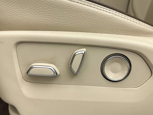 Used 2023 GMC Yukon Denali w/ Denali Reserve Package image 31