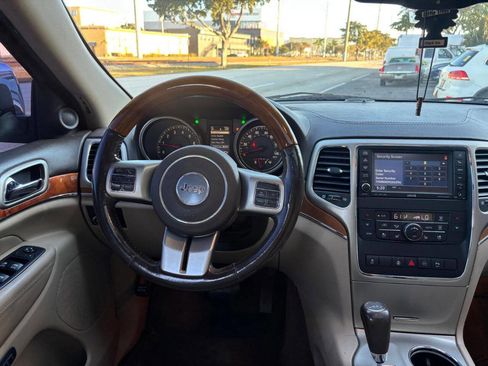 Used 2012 Jeep Grand Cherokee Overland image 11