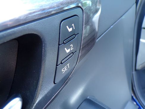 Used 2020 Toyota Highlander Limited AWD/4WD image 18