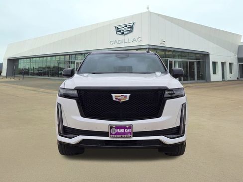 Used 2021 Cadillac Escalade Sport image 2