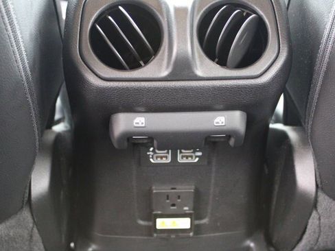 Used 2020 Jeep Wrangler Unlimited Sahara image 25