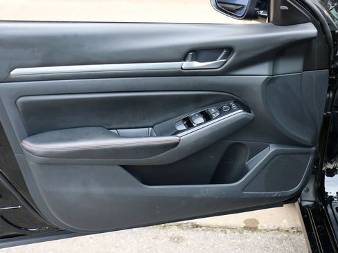 Used 2024 Nissan Altima 2.5 SR FWD image 15