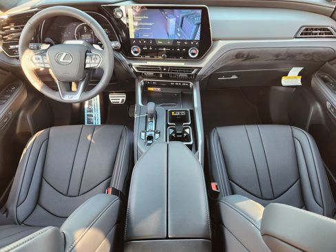 New 2026 Lexus TX 500h AWD image 18