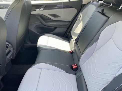 New 2026 Volkswagen Tiguan SE FWD image 23