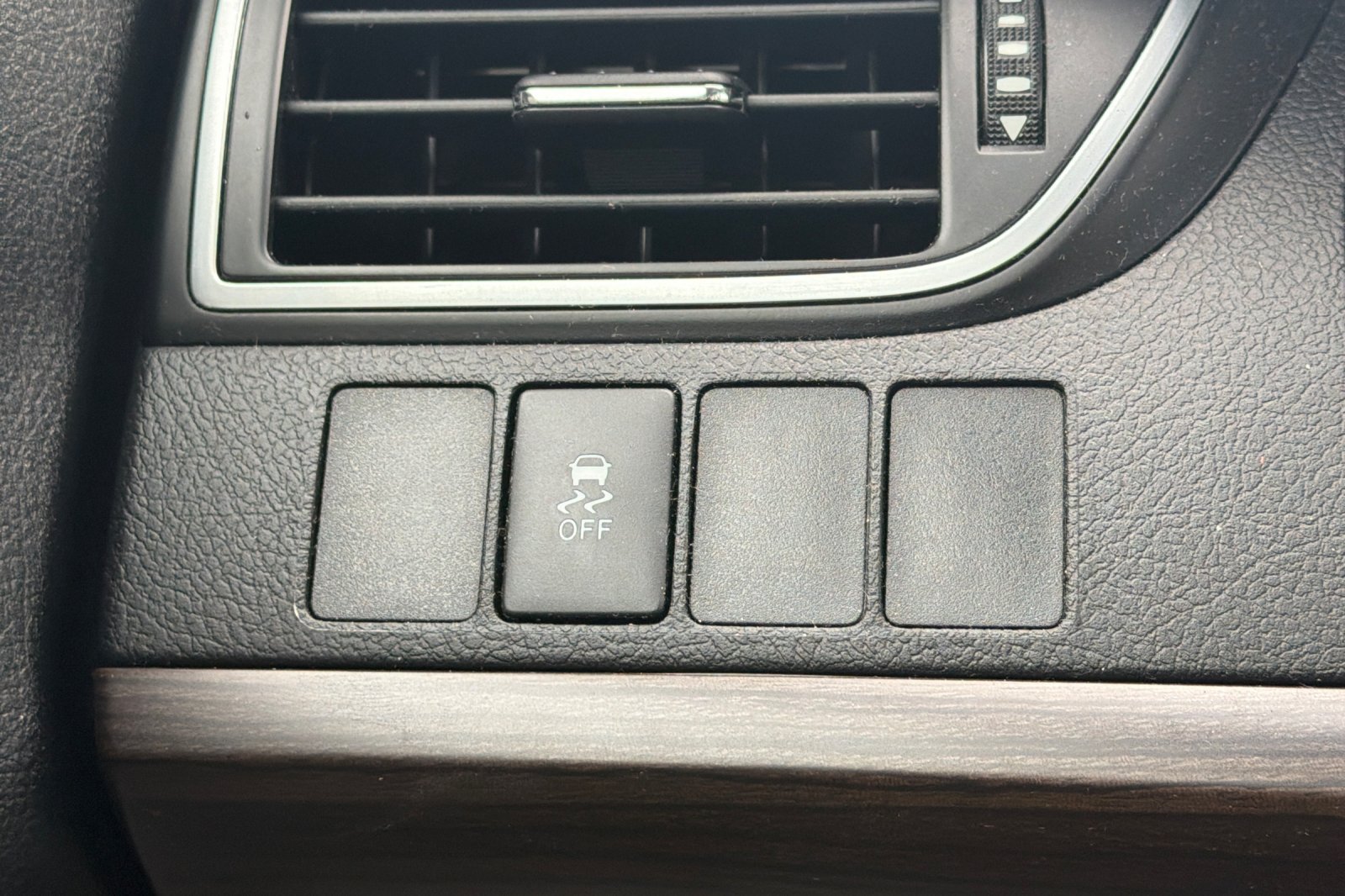 Used 2015 Toyota Camry XLE FWD image 34