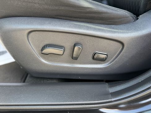 Used 2020 Nissan Rogue SV image 18