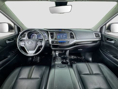 Used 2017 Toyota Highlander SE FWD image 14