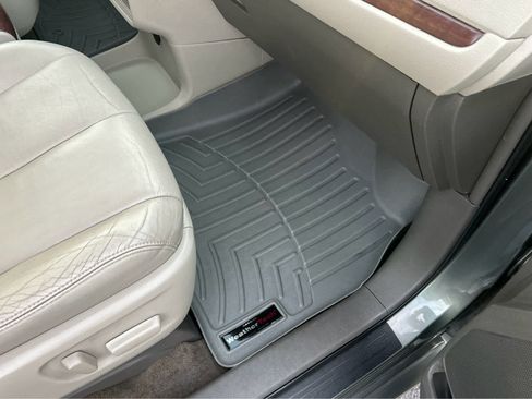 Used 2013 Toyota Sienna XLE image 25