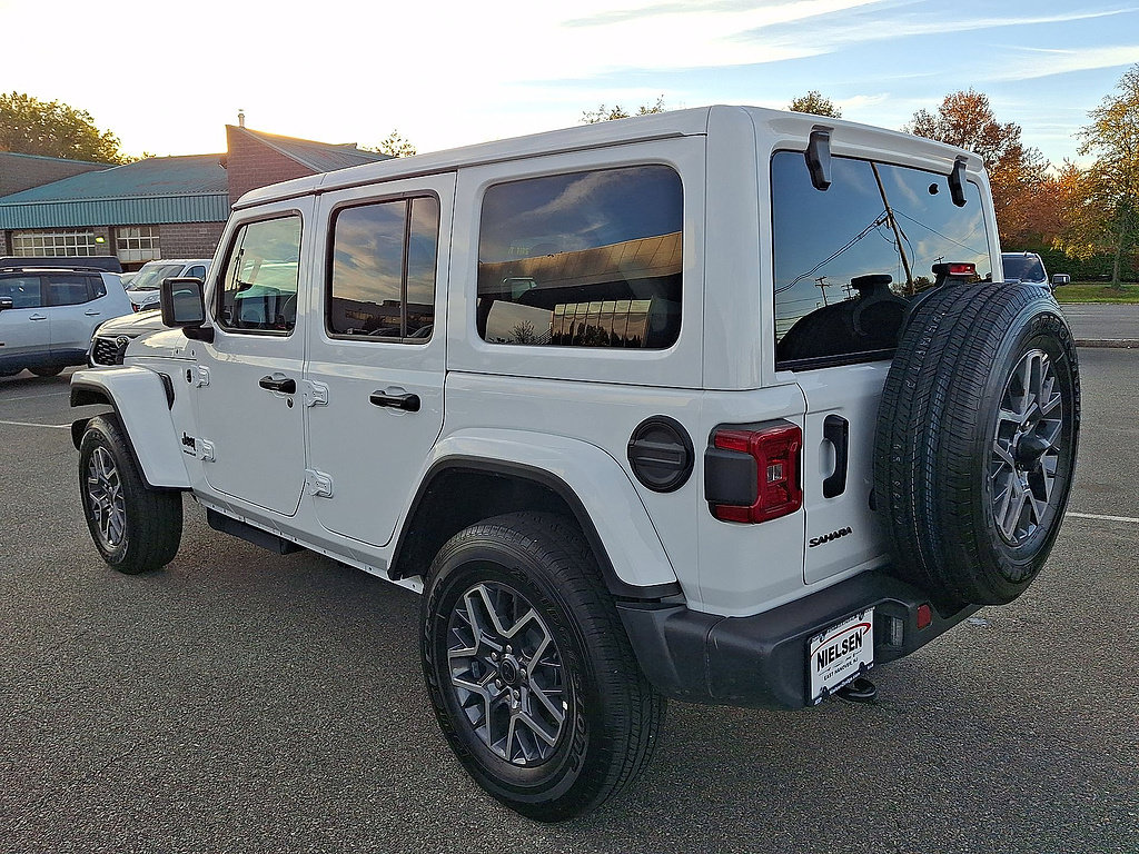 Used 2026 Jeep Wrangler Unlimited Sahara AWD/4WD image 28