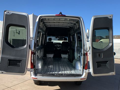Used 2022 Mercedes-Benz Sprinter 2500 image 29