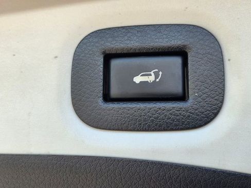 Used 2016 Nissan Rogue SL w/ SL Premium Package FWD image 12