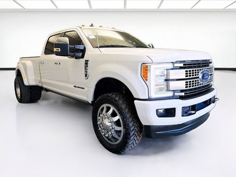 Used 2019 Ford F350 Platinum w/ Platinum Ultimate Package image 3