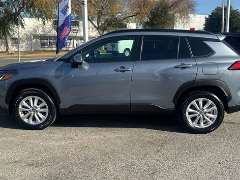 Certified 2022 Toyota Corolla Cross LE image 6