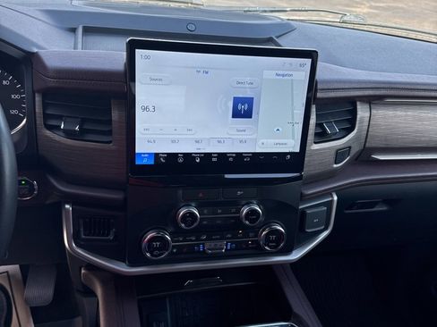 Used 2022 Ford Expedition Max Limited image 6