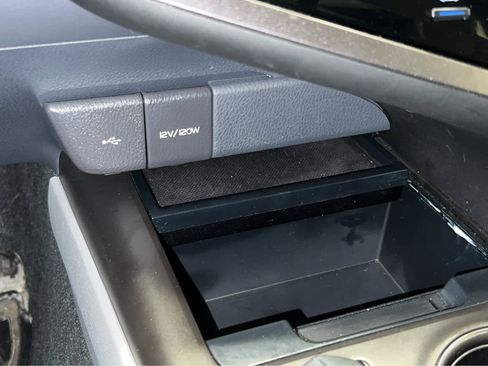 Used 2023 Toyota Camry SE image 17