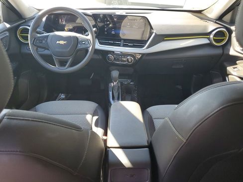 Used 2025 Chevrolet Trax LT image 10