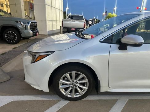Used 2025 Toyota Corolla XLE FWD image 2