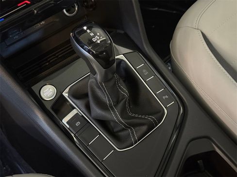 New 2026 Volkswagen Taos SE image 20