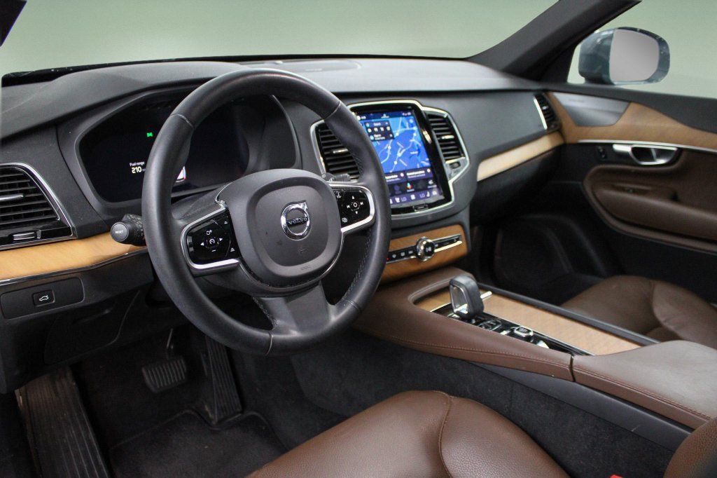 Certified 2023 Volvo XC90 B6 Plus AWD/4WD image 2