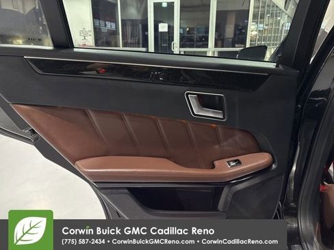 Used 2016 Mercedes-Benz E 400 4MATIC Sedan image 24